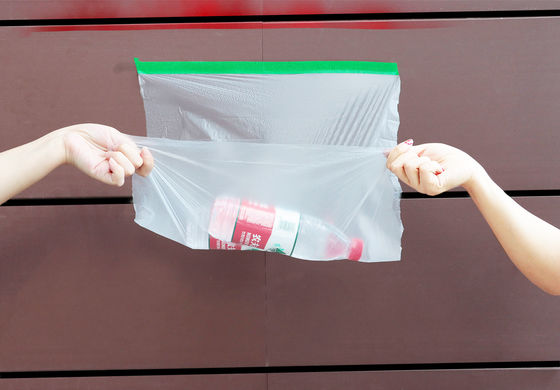 Rulli di pellicola di mascheratura pre-incollati in PE pieghevole resistenti all'umidità proteggono le superfici durante la verniciatura